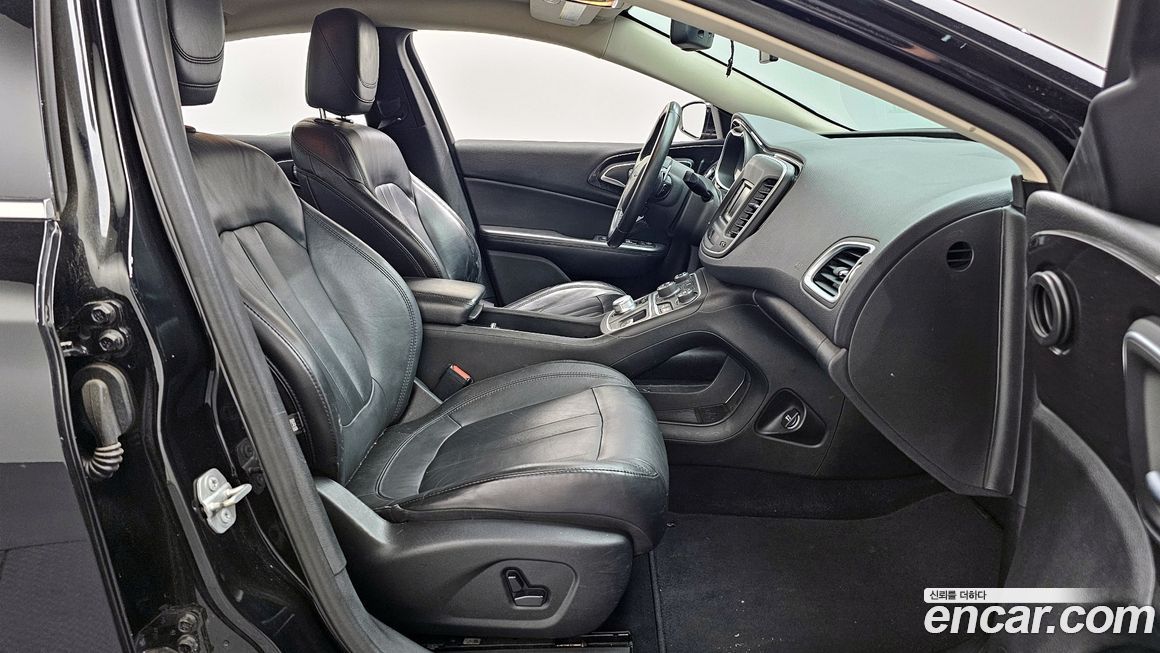 Chrysler 200
