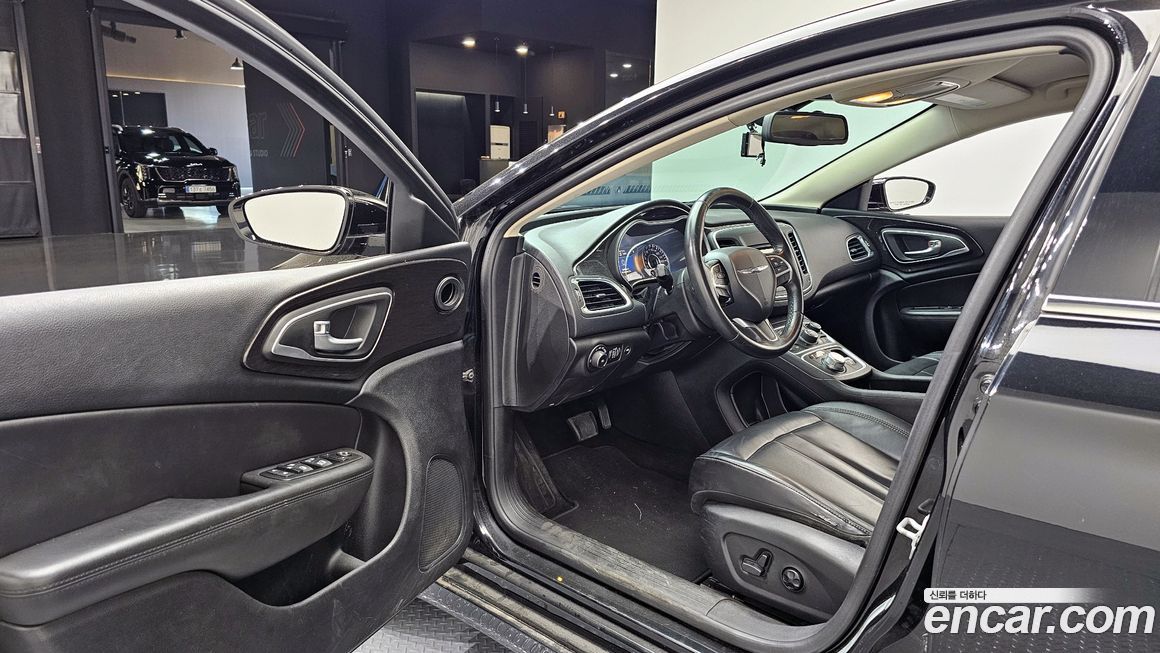 Chrysler 200