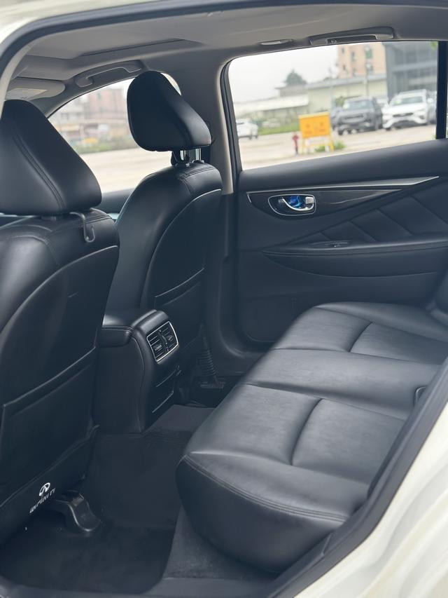 Infiniti Infiniti Q50L