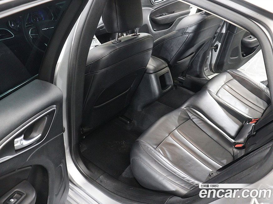 Chrysler 200
