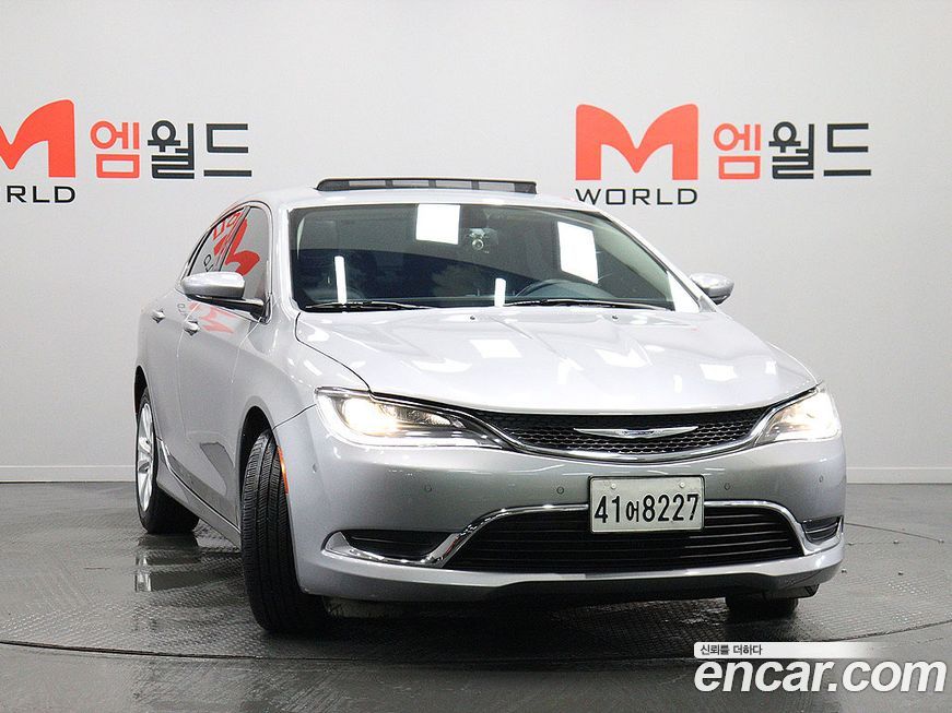 Chrysler 200