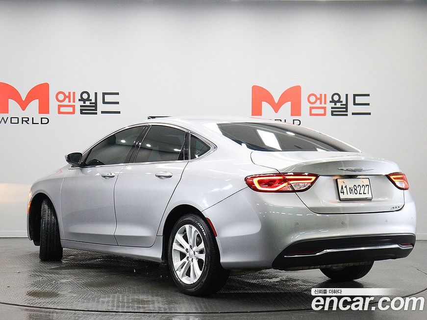Chrysler 200