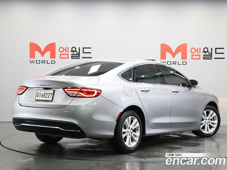 Chrysler 200