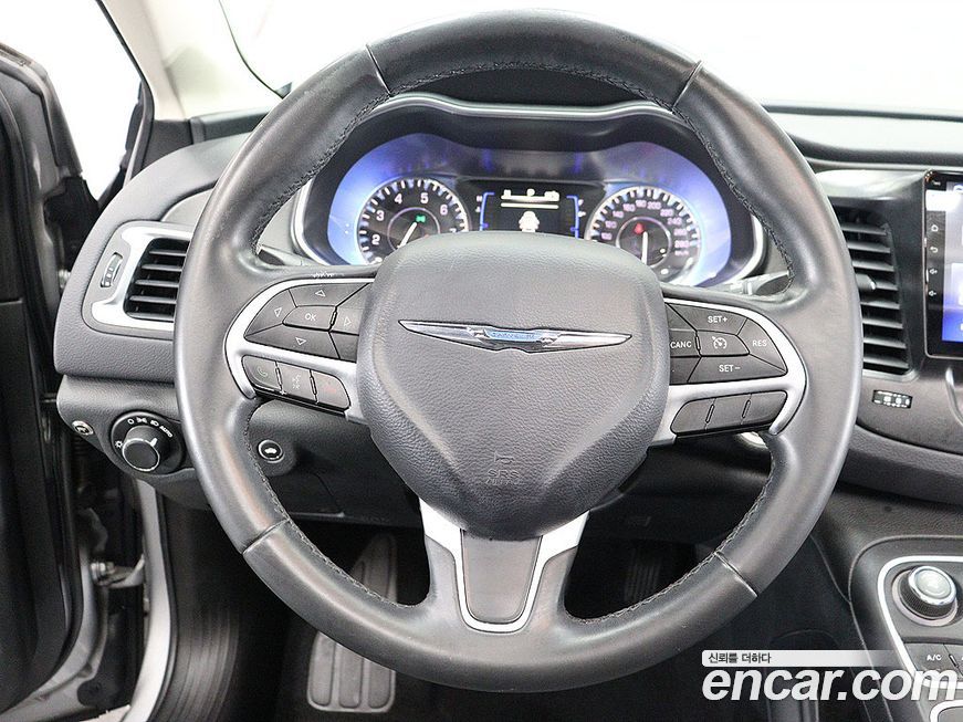 Chrysler 200