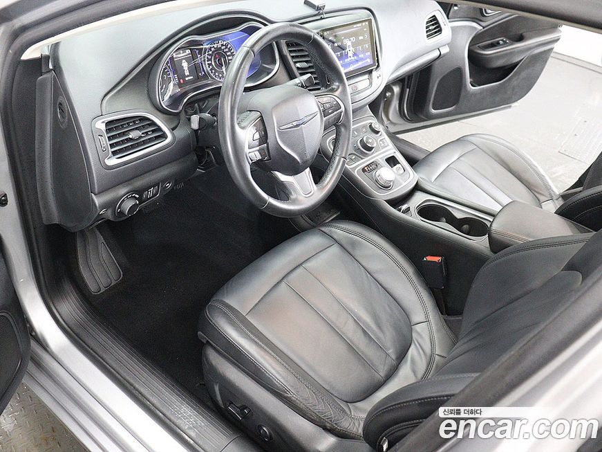Chrysler 200