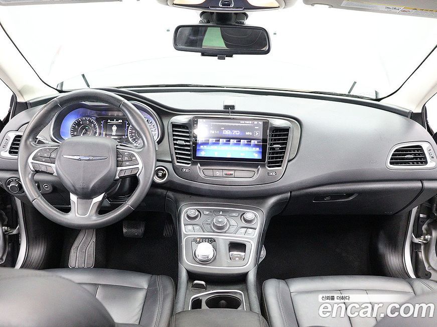 Chrysler 200
