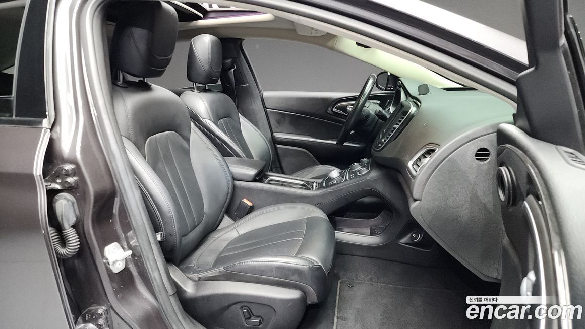 Chrysler 200