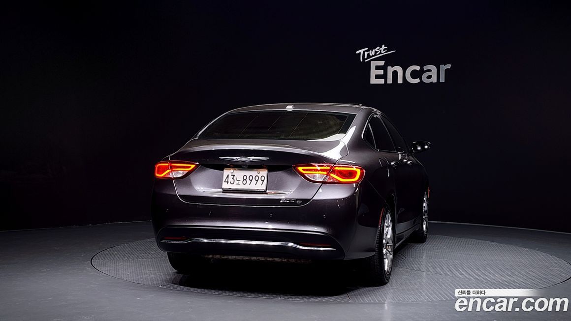 Chrysler 200