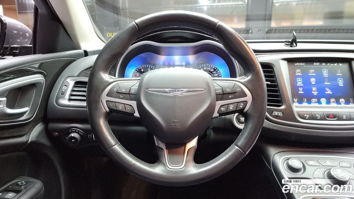 Chrysler 200