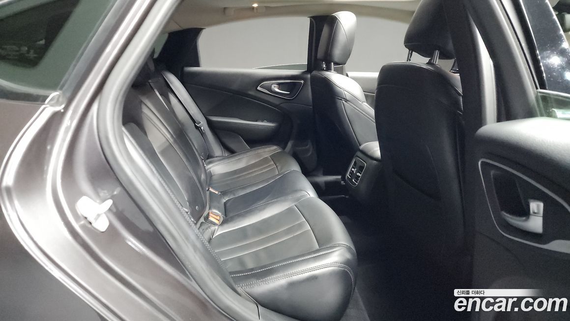 Chrysler 200