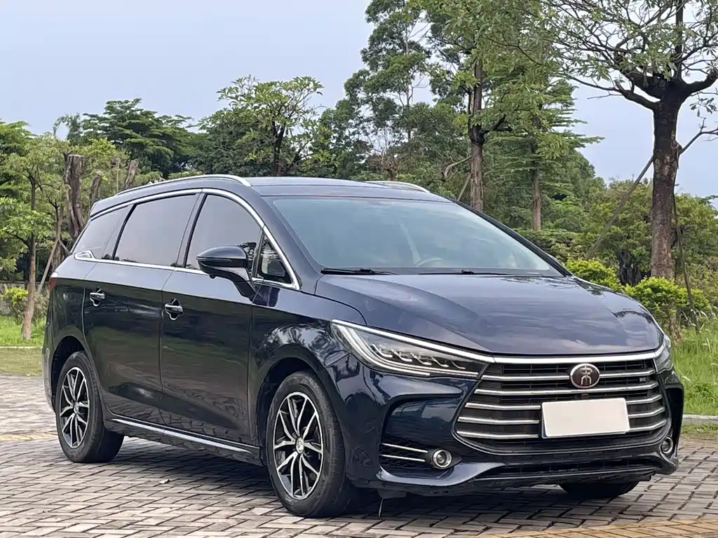 BYD MAX