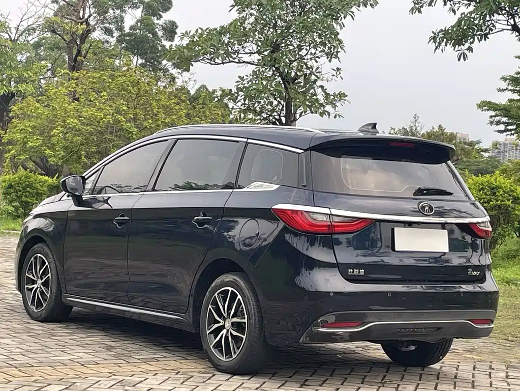 BYD MAX