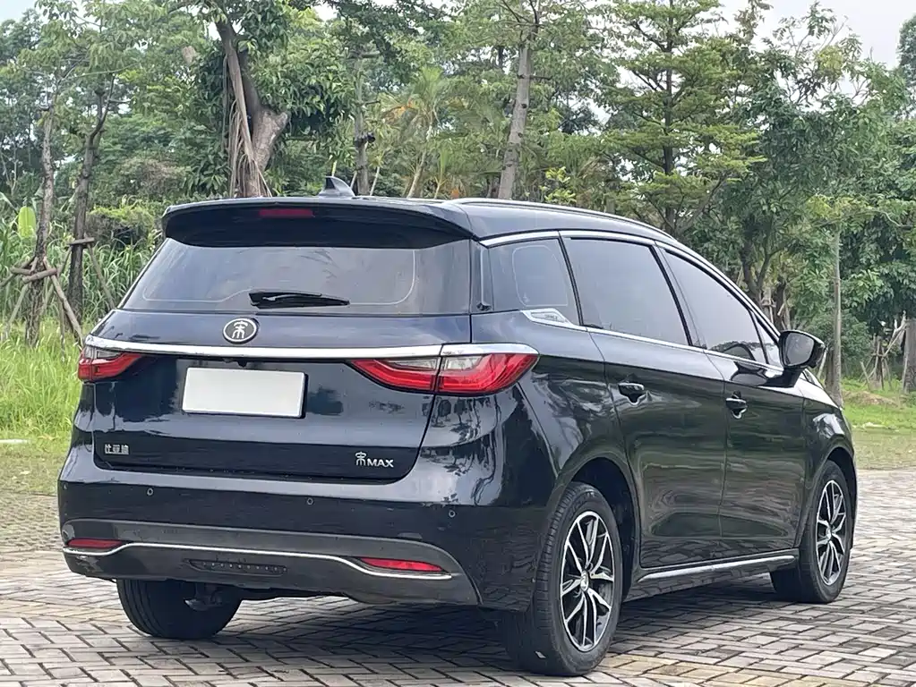 BYD MAX