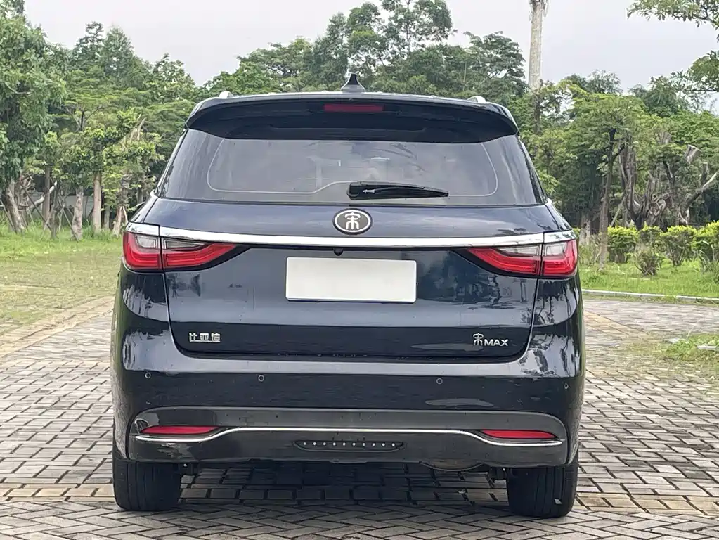 BYD MAX