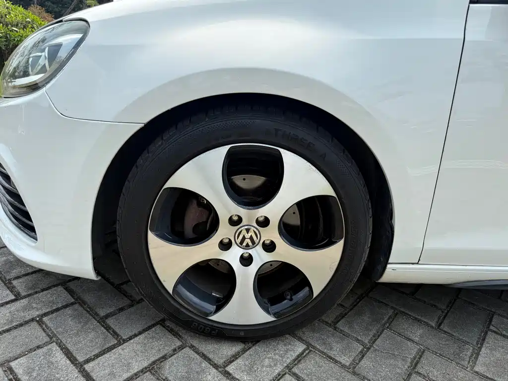 Volkswagen Golf GTI