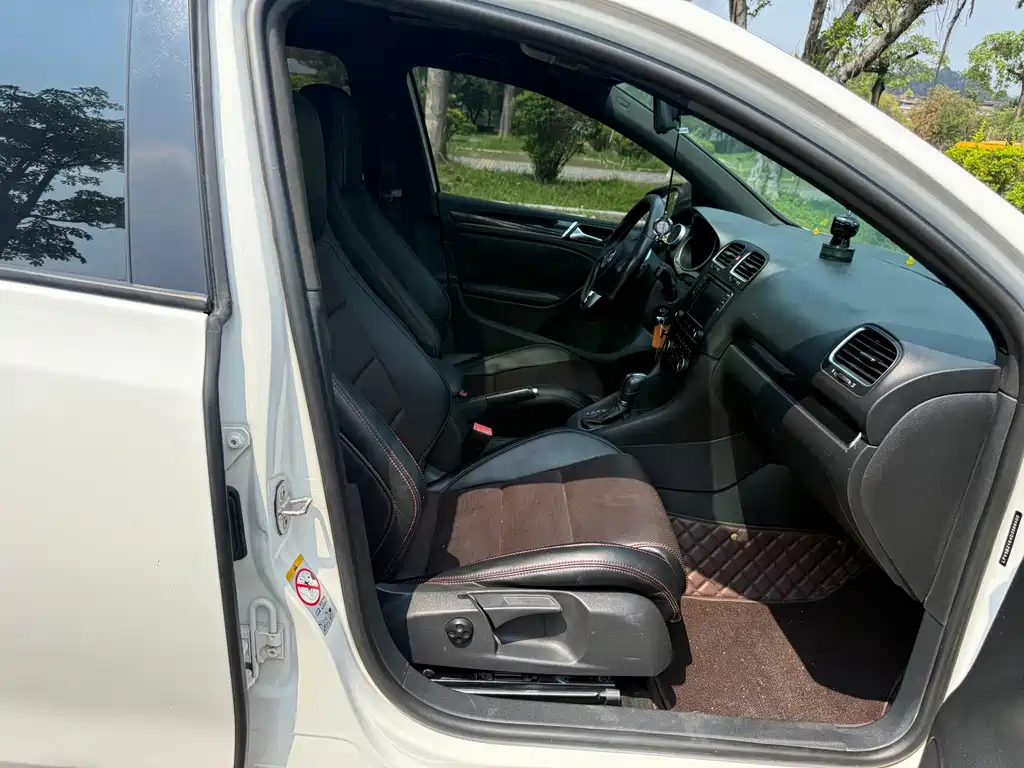 Volkswagen Golf GTI