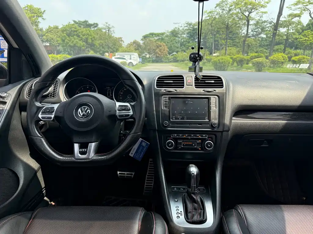 Volkswagen Golf GTI