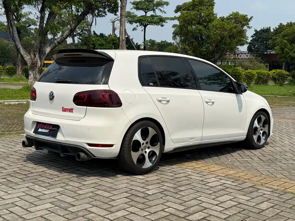 Volkswagen Golf GTI