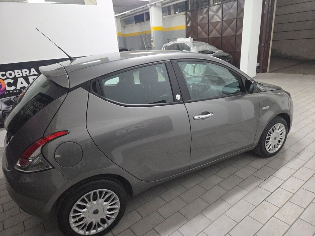 Lancia Ypsilon
