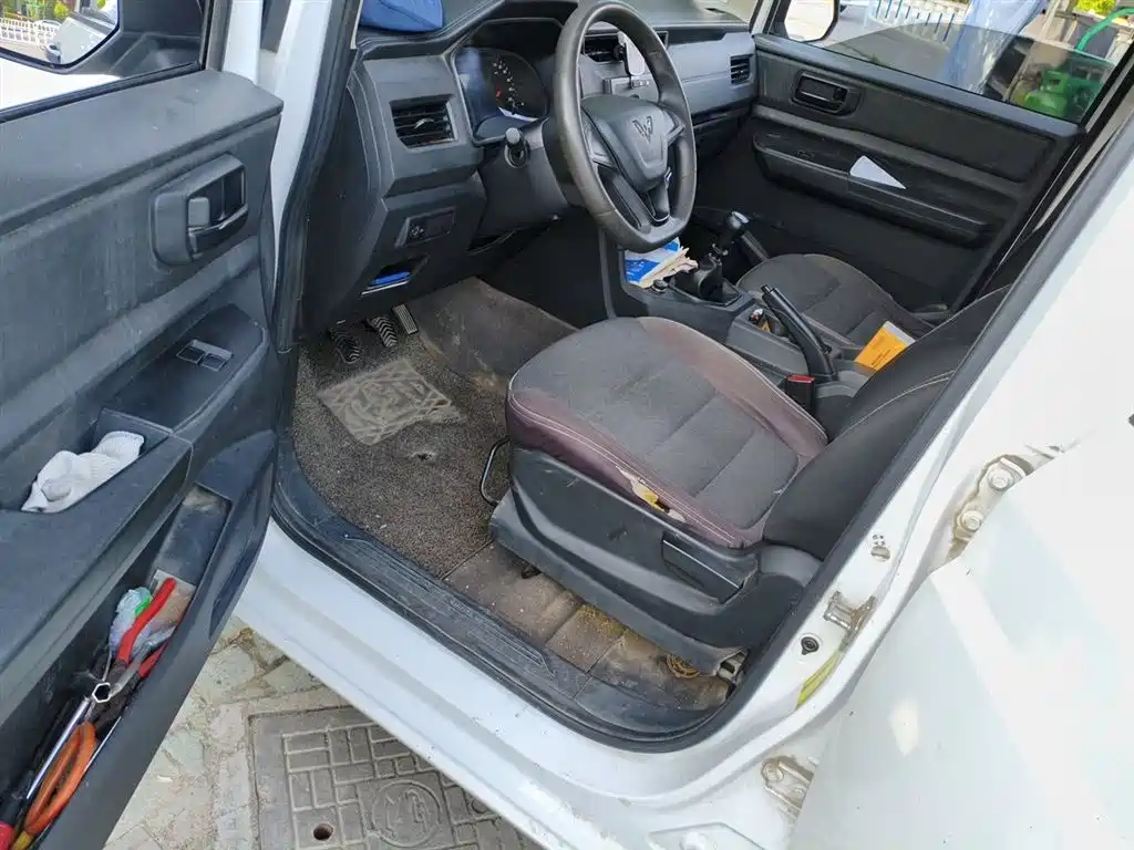 Wuling Hongguang PLUS