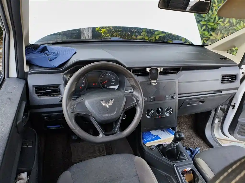 Wuling Hongguang PLUS