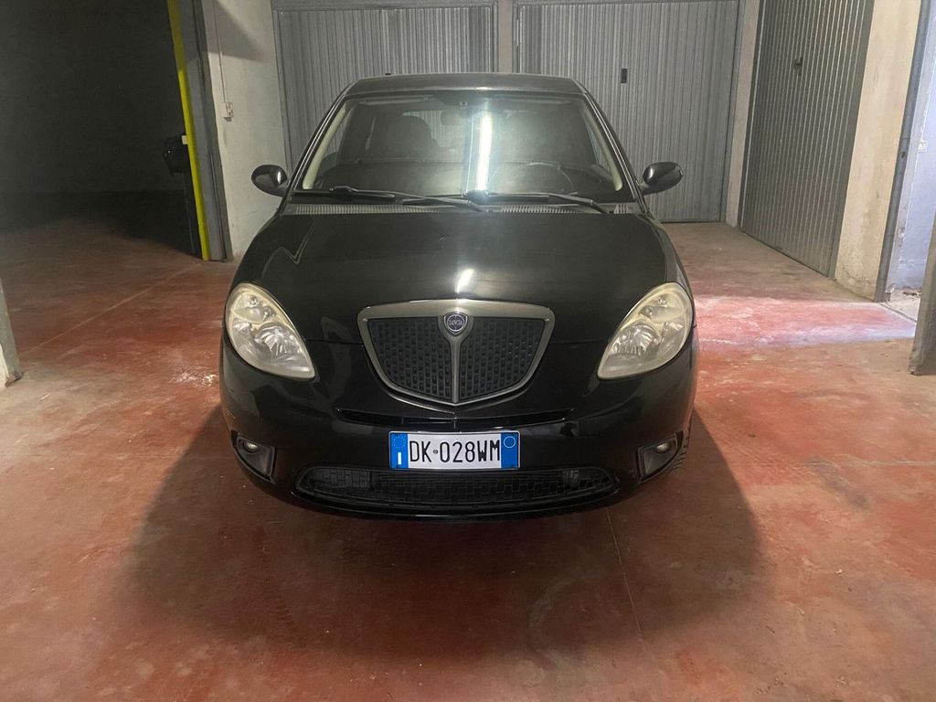 Lancia Ypsilon