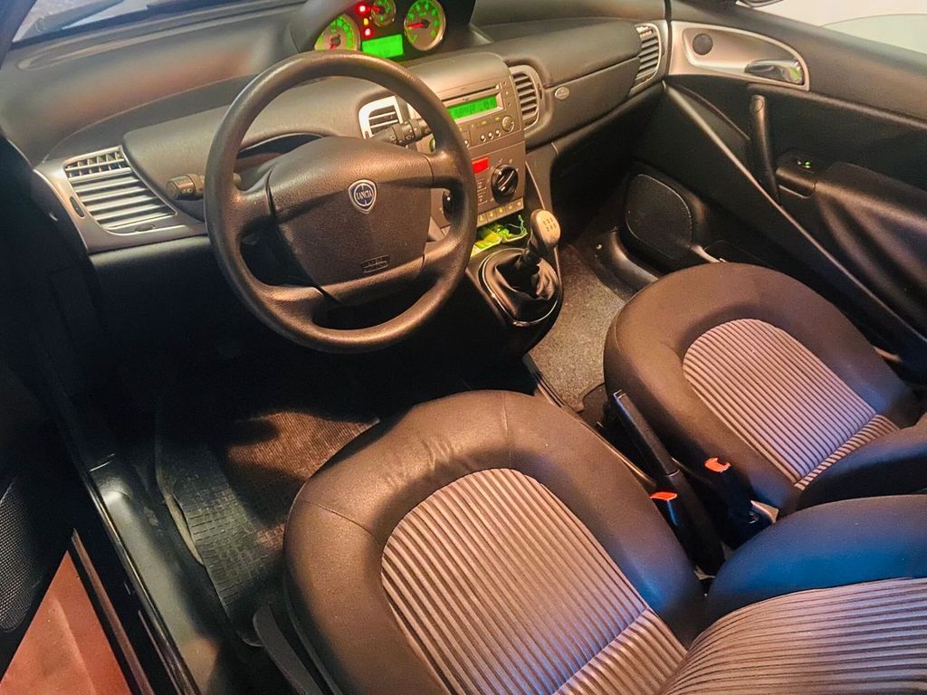 Lancia Ypsilon