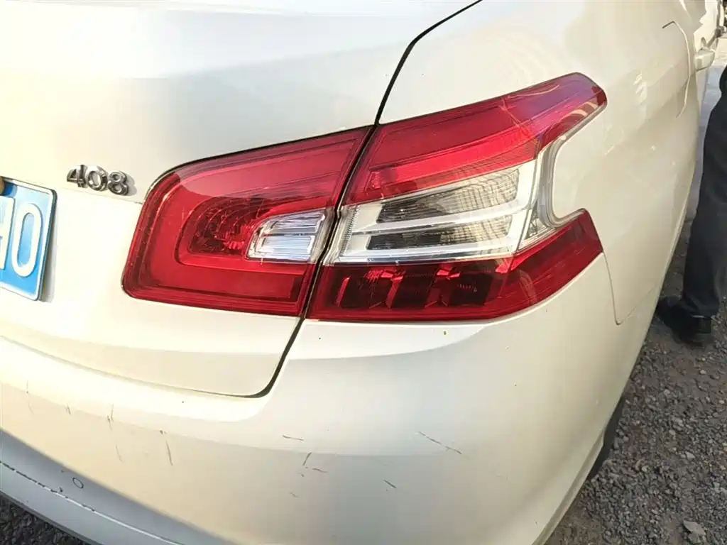 Peugeot 408
