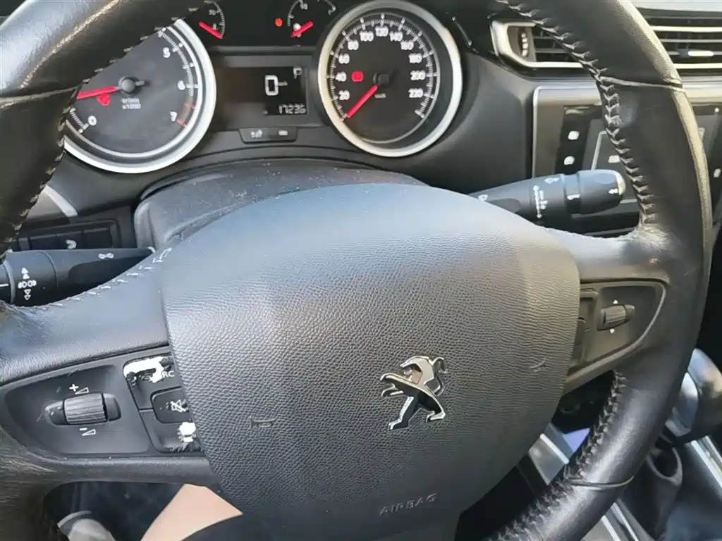 Peugeot 408