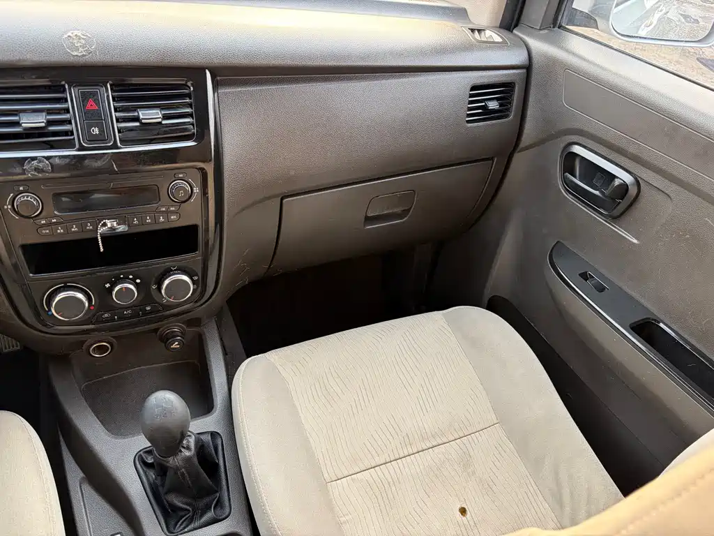 Wuling Rongguang V