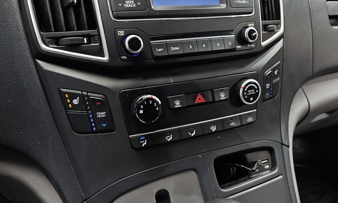 Hyundai Starex