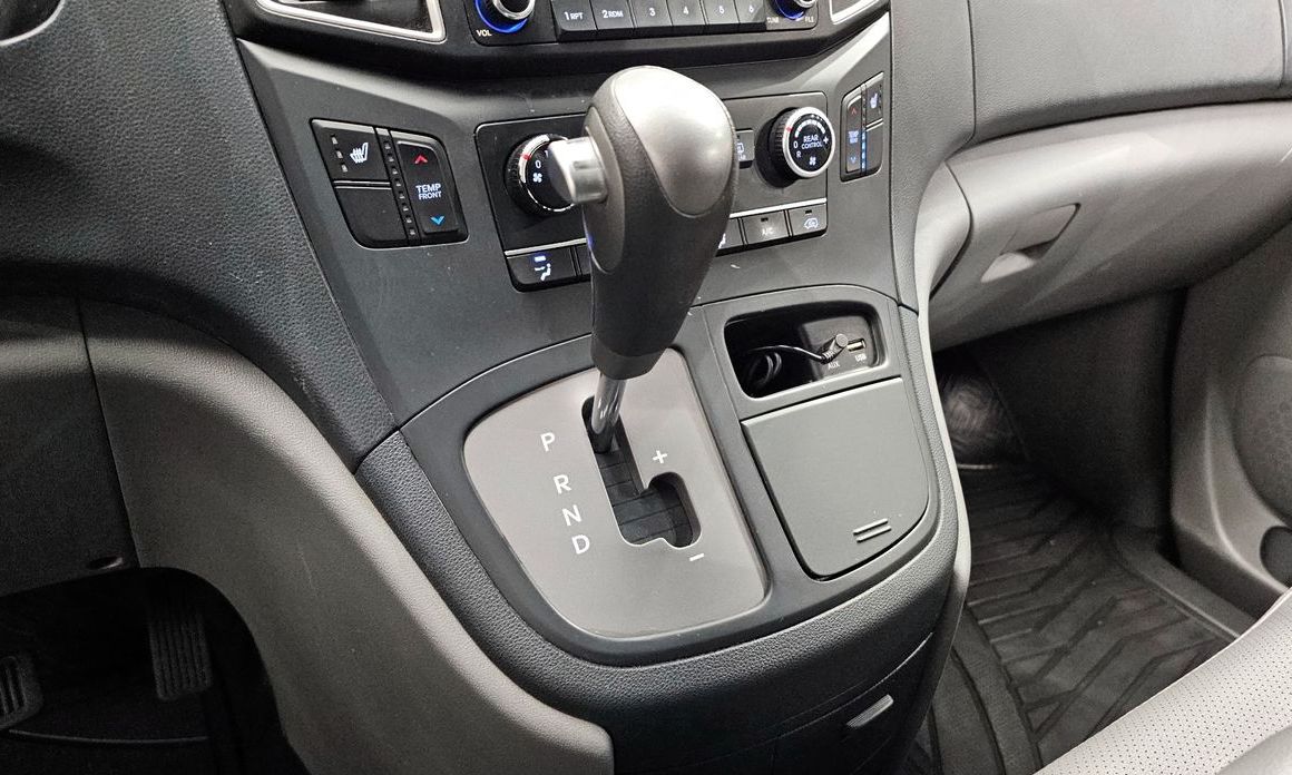 Hyundai Starex