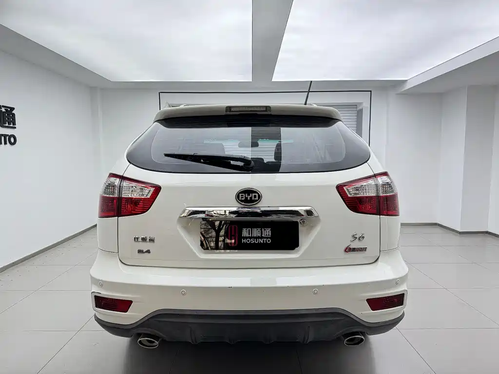 BYD S6