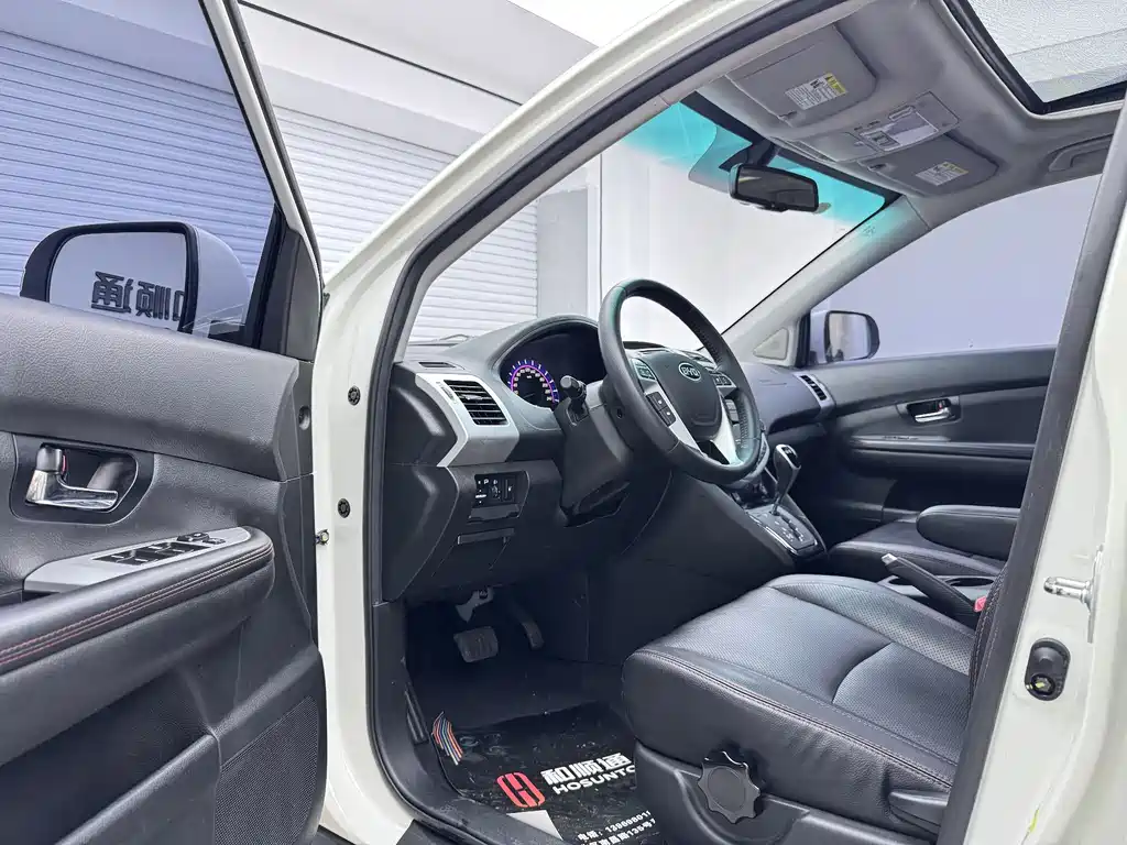BYD S6