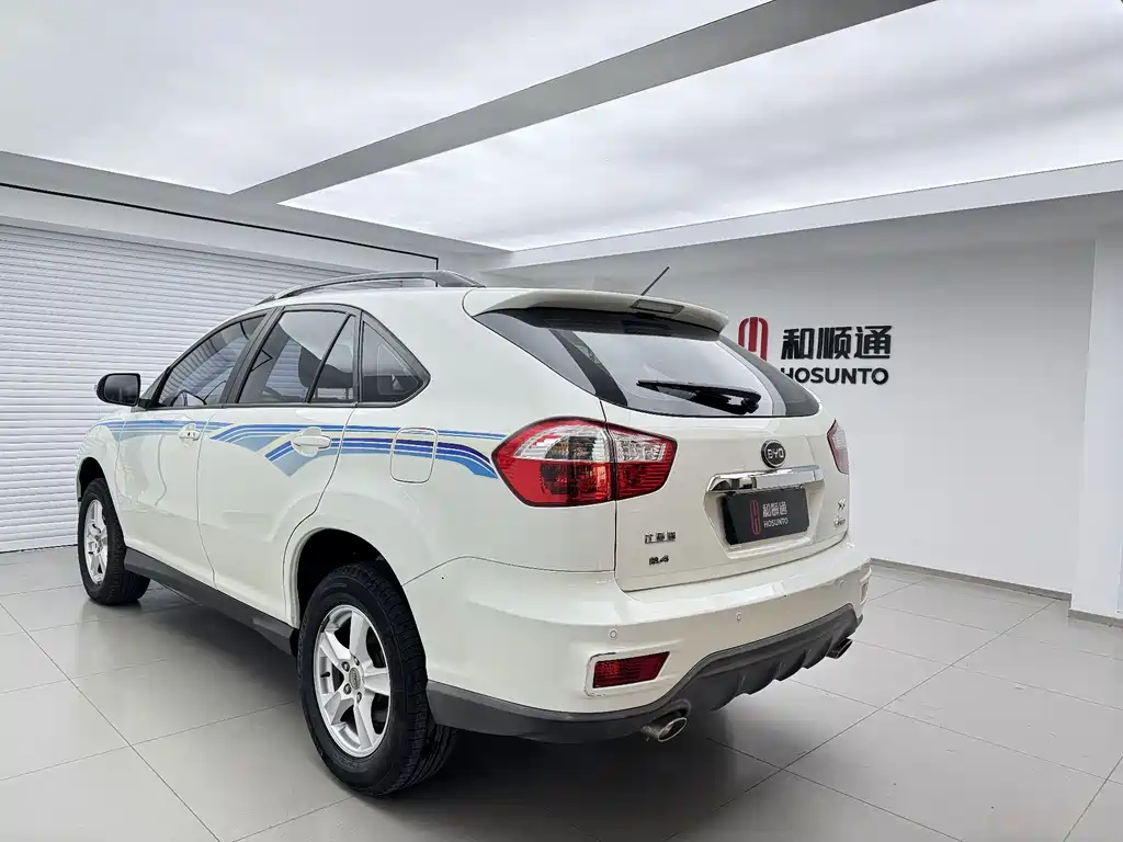 BYD S6