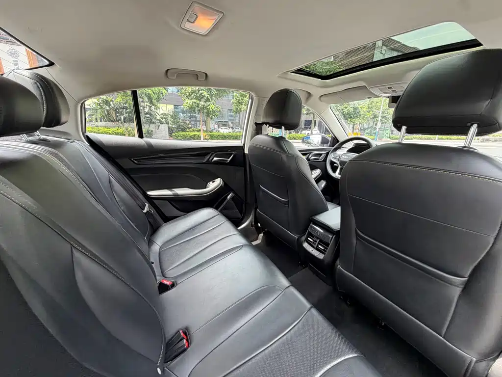 Roewe i5