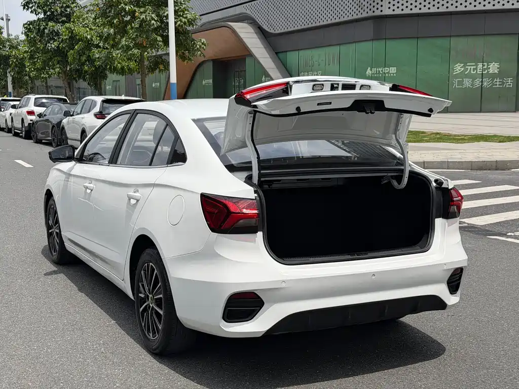 Roewe i5