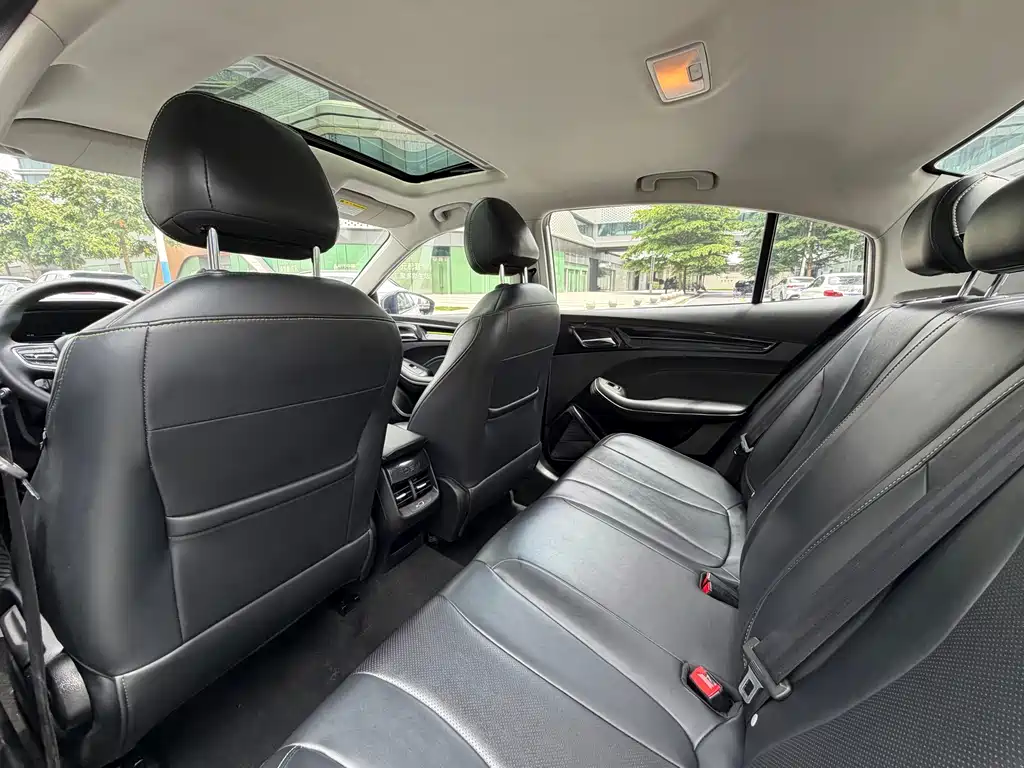Roewe i5