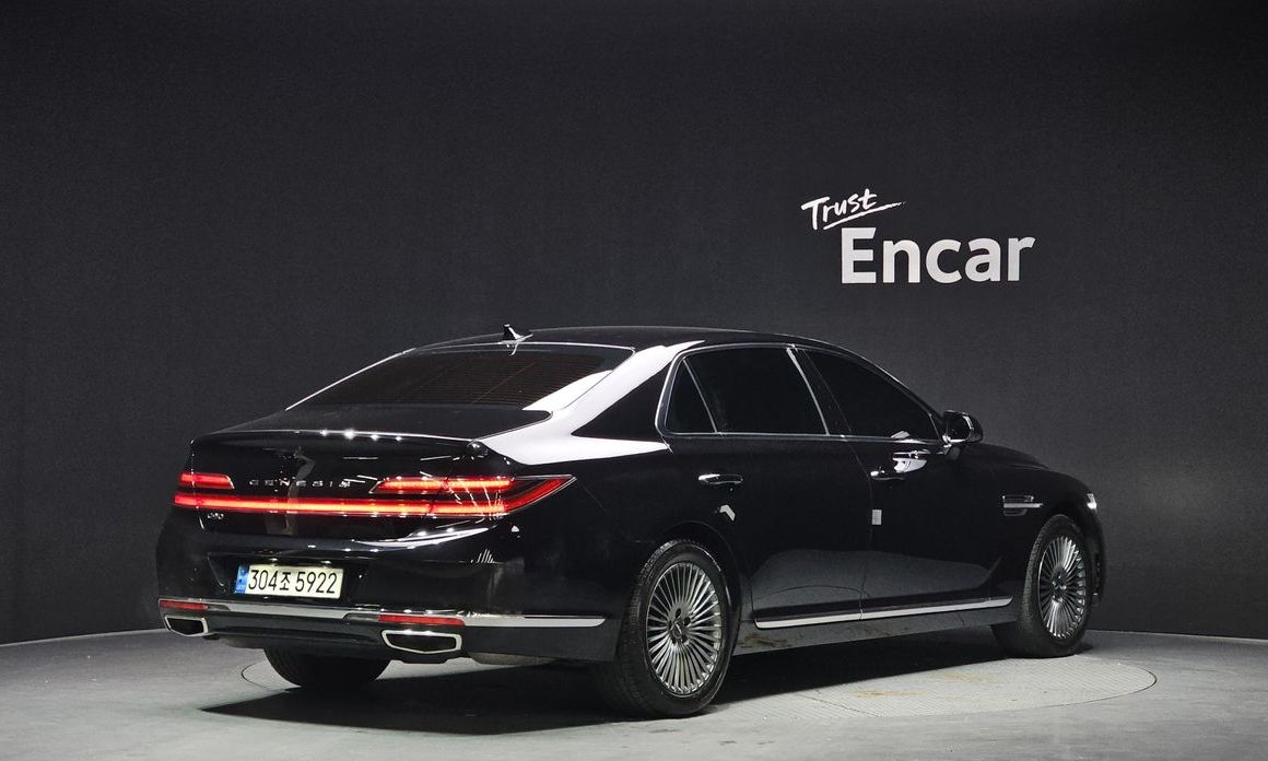 Genesis G90