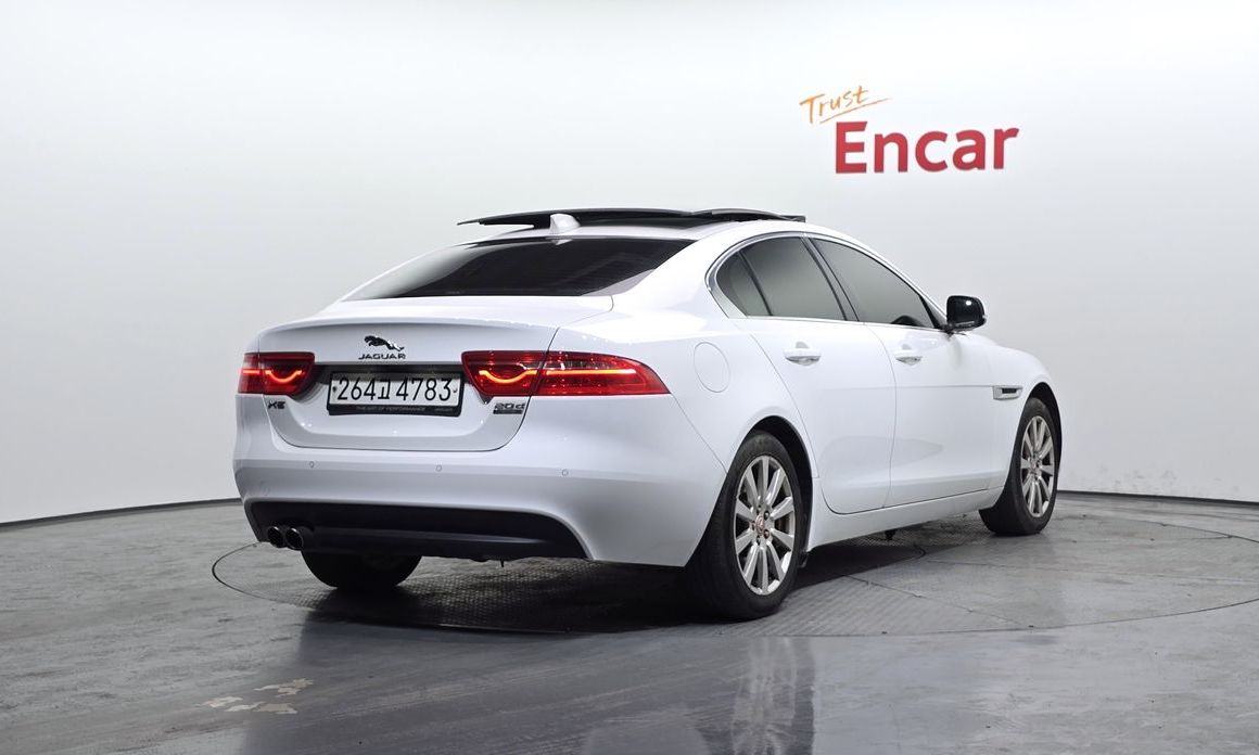 Jaguar XE