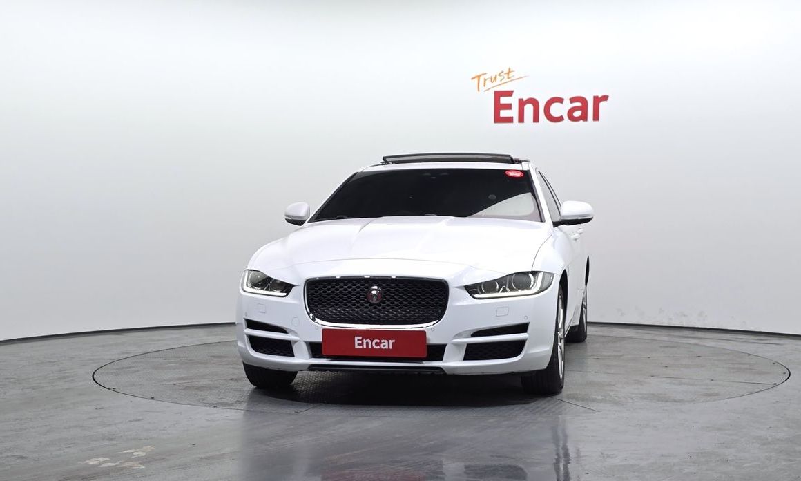 Jaguar XE