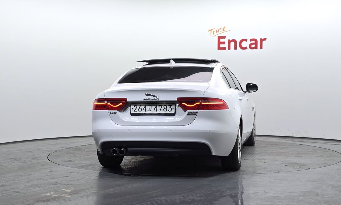 Jaguar XE