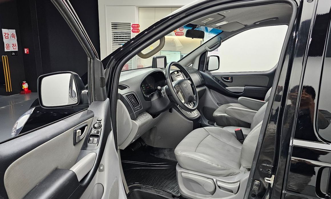 Hyundai Starex