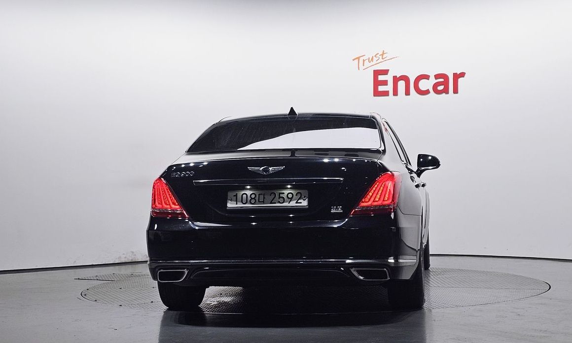 Genesis EQ900