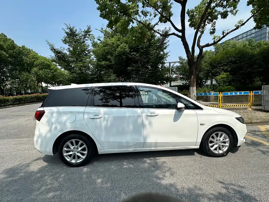 Buick GL6