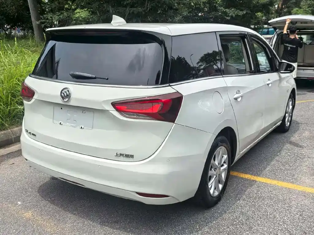 Buick GL6