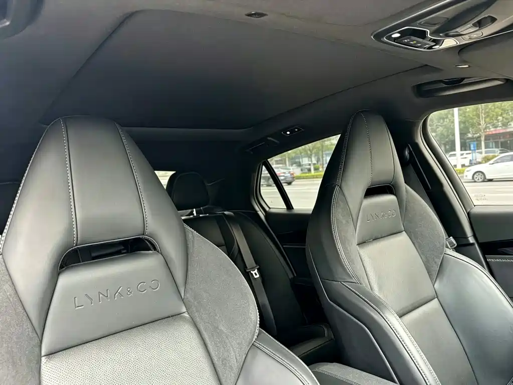 Lynk & Co 03