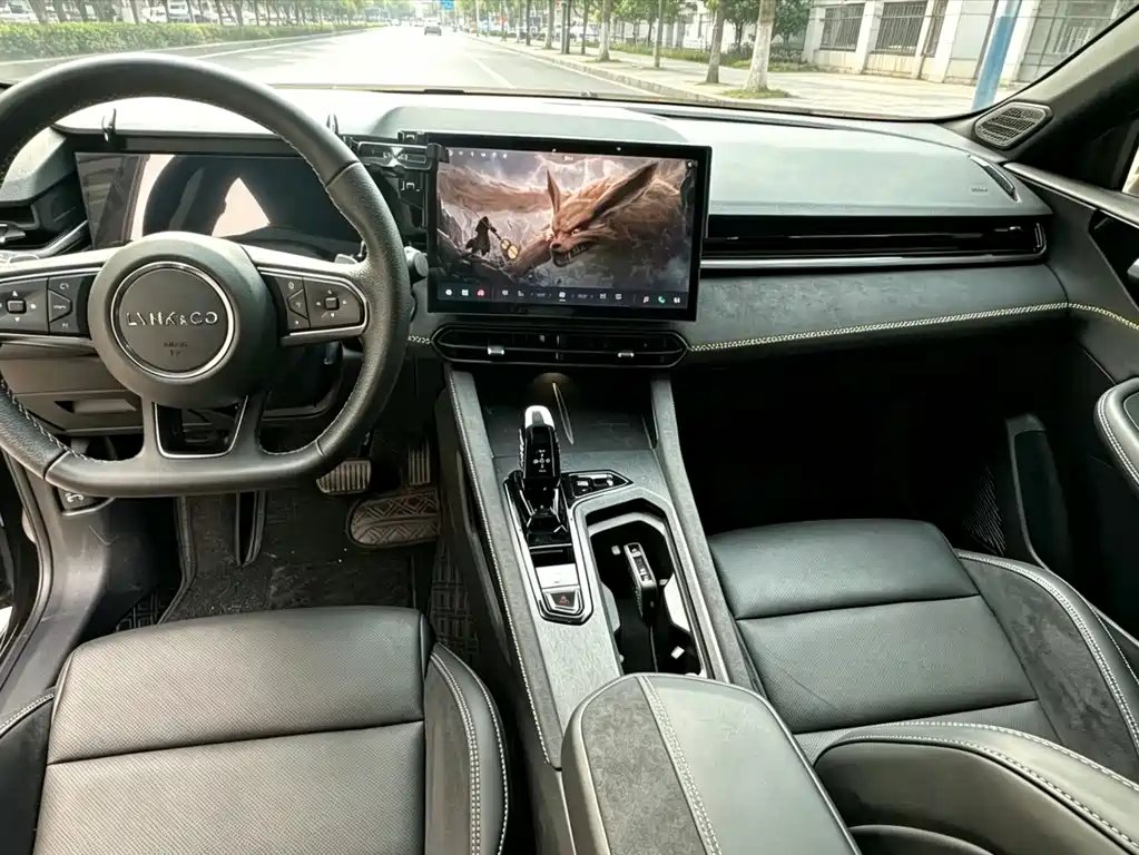 Lynk & Co 03
