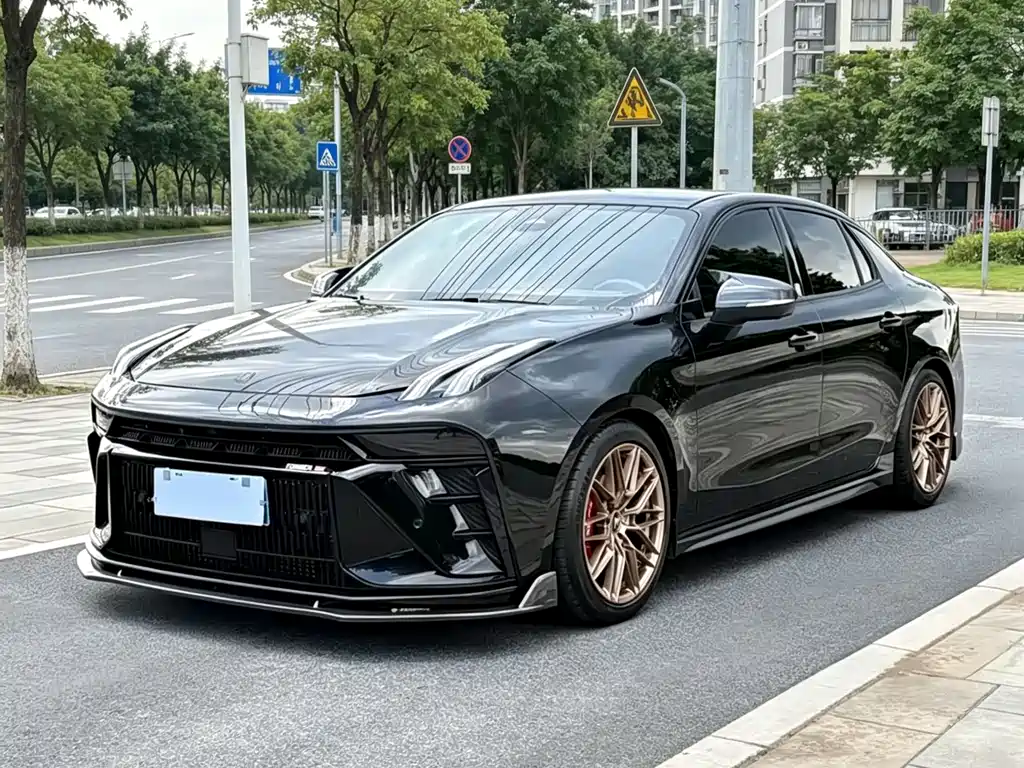 Lynk & Co 03