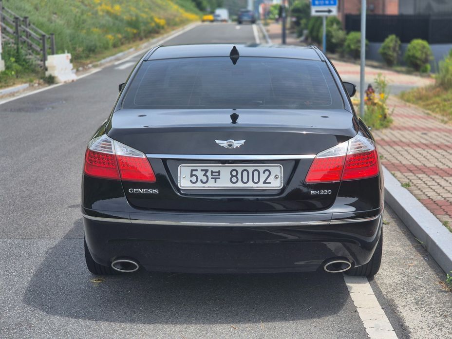 Hyundai Genesis